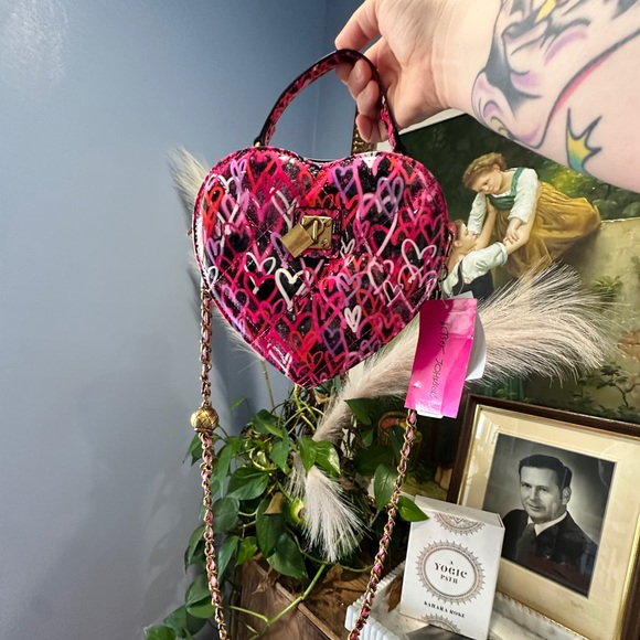 Betsey Johnson Heart-Shaped Pink Bag - Picture 2 of 2